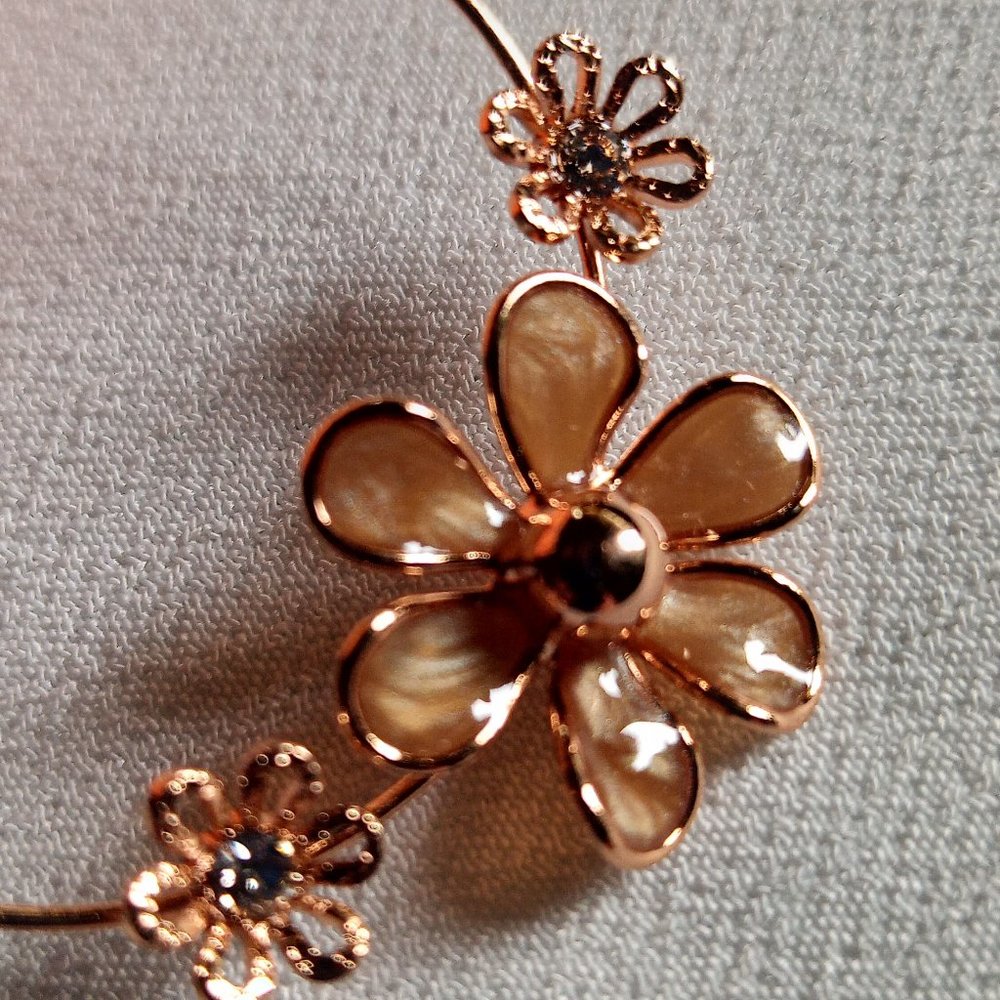 Handcrafted Flower Dangle Earrings - Picture 6 of 7